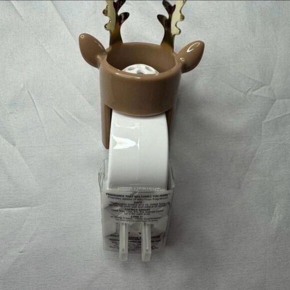 Bath & Body Works Reindeer Pink Nose Wallflowers Plug-In - Picture 3 of 4